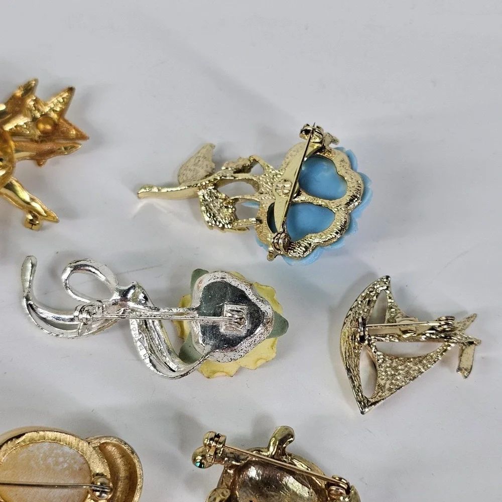 Vintage Pin Brooch Lot Animal Floral Turtle Elephant Celestial Avon Pearl Stone